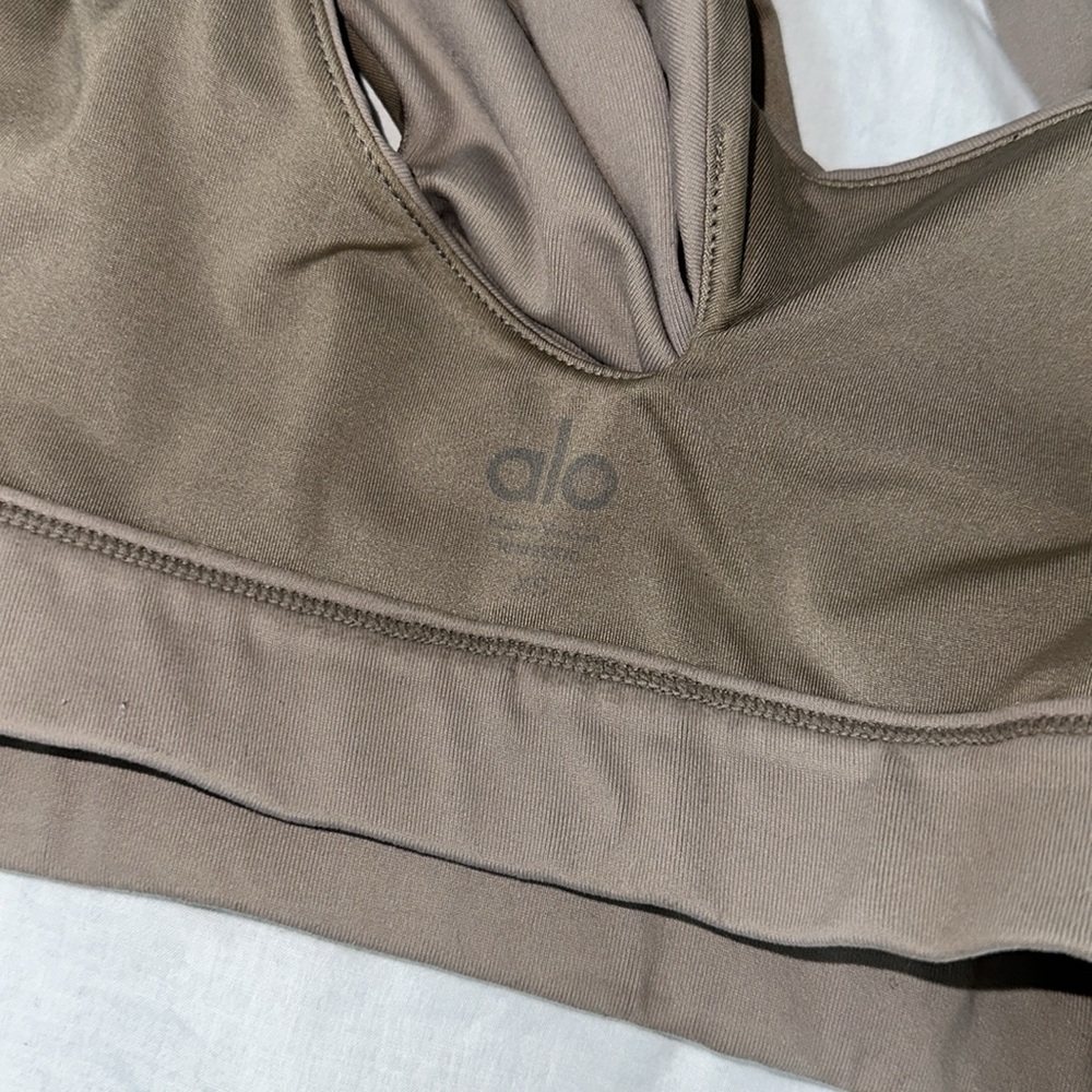 Alo yoga bra - Picture 6 of 6